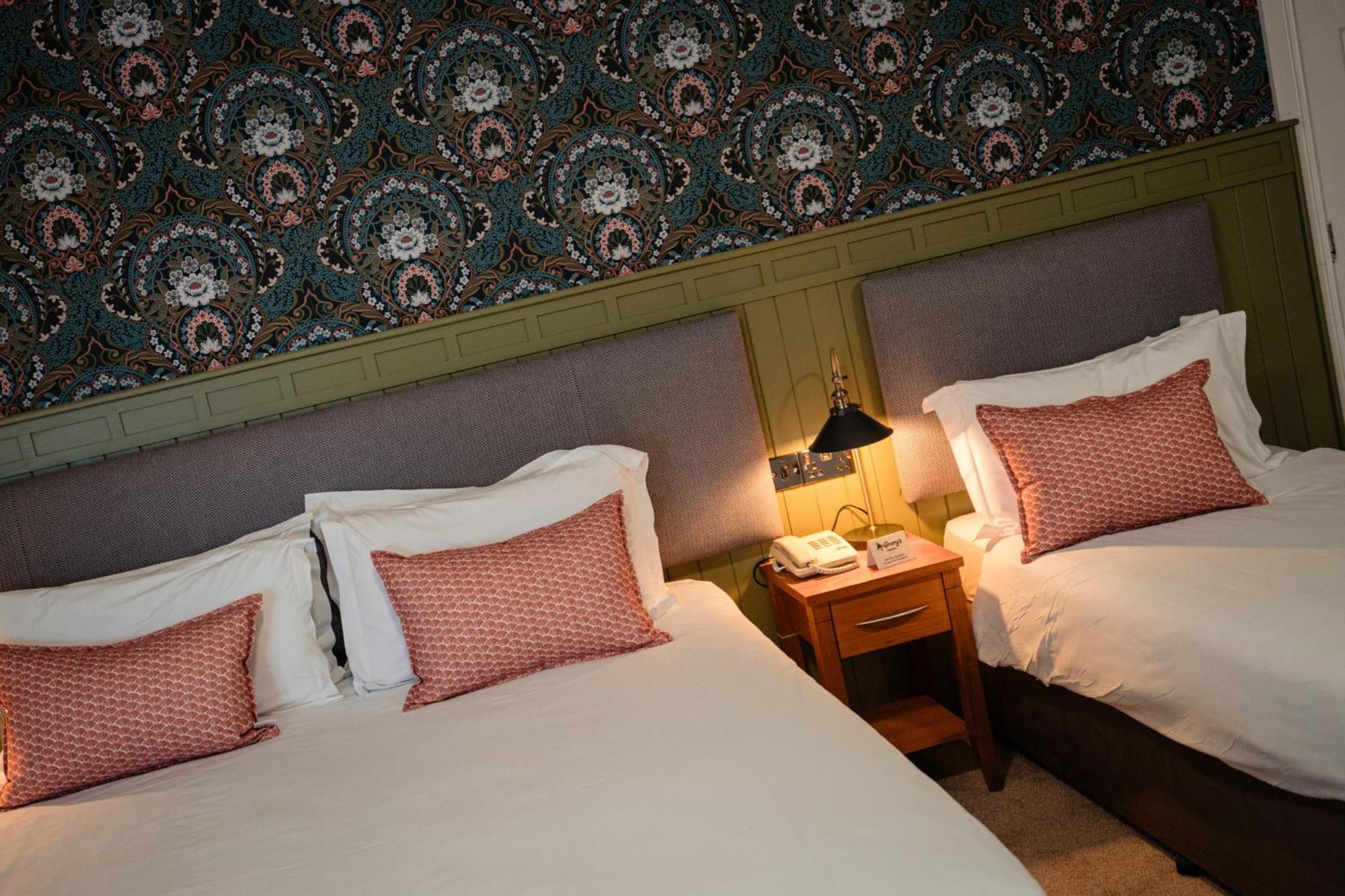 Mcgrory'S Hotel Кулдаф Екстериор снимка