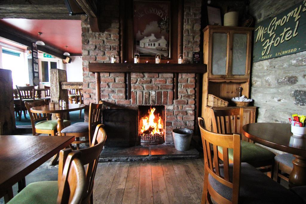 Mcgrory'S Hotel Кулдаф Екстериор снимка