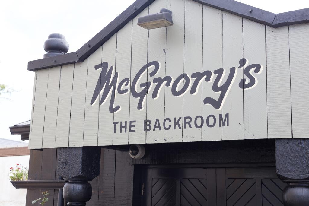 Mcgrory'S Hotel Кулдаф Екстериор снимка